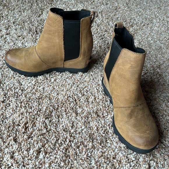 Women’s Sorel Joan of Arctic Wedge II Chelsea, size 7, color is Elk (tan) - Picture 2 of 6
